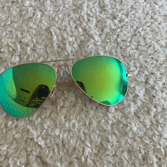 Ray BanGold Aviator Sunglasses with Green Lenses - Picture 3 of 16